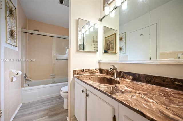 4582 Holly Lake Drive, Lake Worth, FL 33463