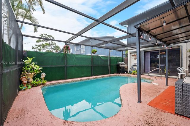 4582 Holly Lake Drive, Lake Worth, FL 33463