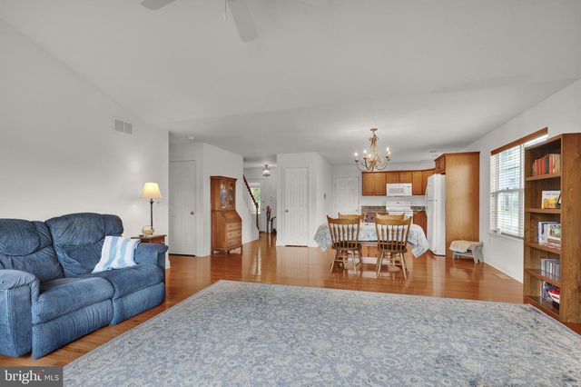 103 GOLDENFIELD DR, Lancaster, PA 17603
