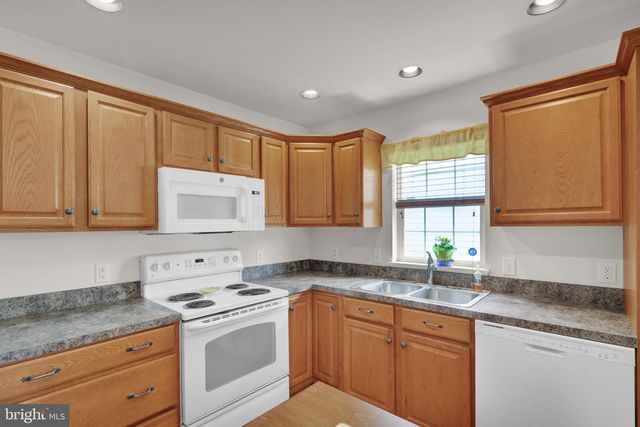 103 GOLDENFIELD DR, Lancaster, PA 17603