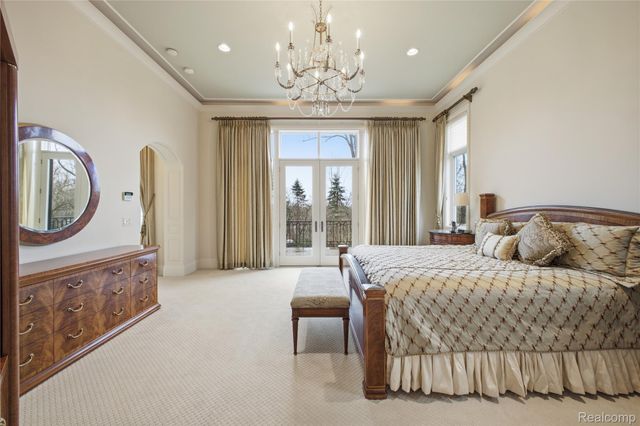5230 Clarendon Crest Street, Bloomfield Hills, MI 48302