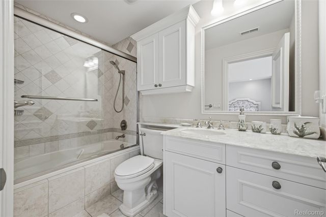 5230 Clarendon Crest Street, Bloomfield Hills, MI 48302