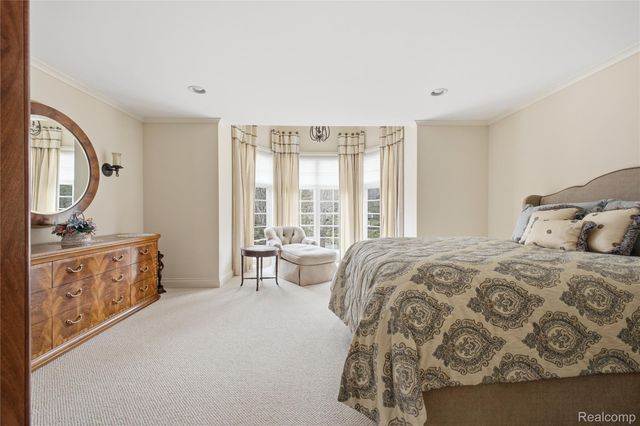 5230 Clarendon Crest Street, Bloomfield Hills, MI 48302