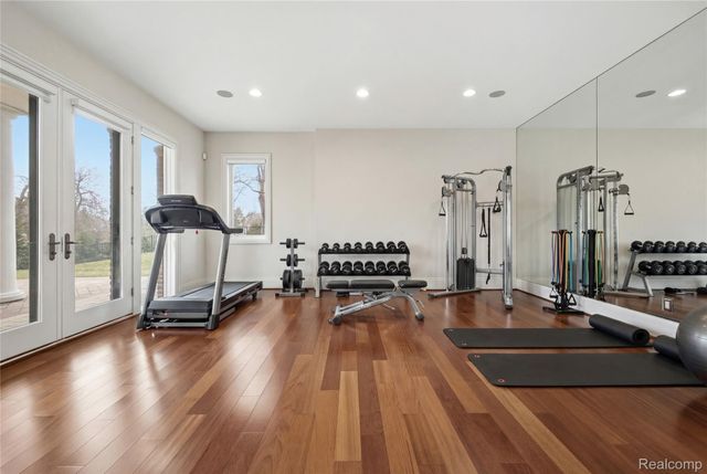 5230 Clarendon Crest Street, Bloomfield Hills, MI 48302