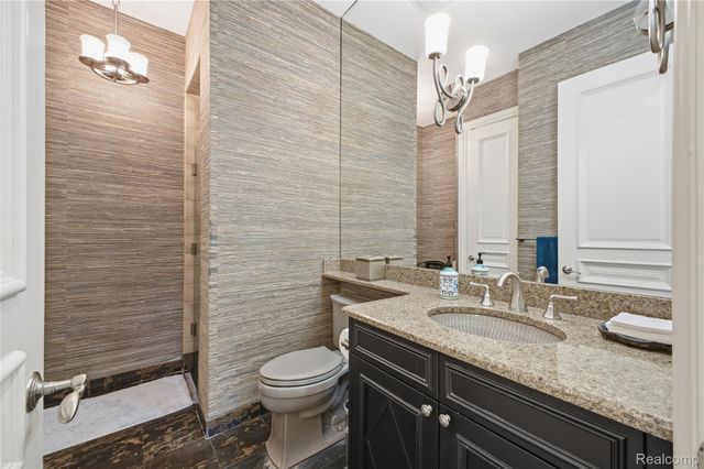 5230 Clarendon Crest Street, Bloomfield Hills, MI 48302