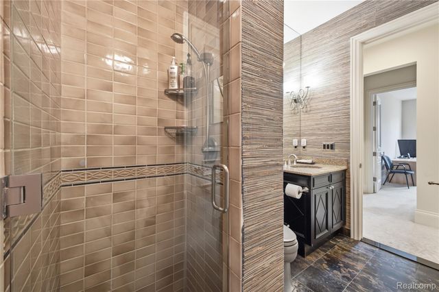 5230 Clarendon Crest Street, Bloomfield Hills, MI 48302