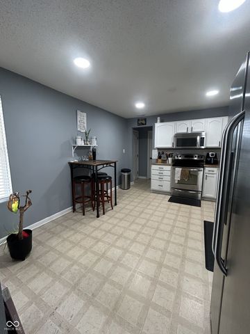 4351 Round Lake Bend, Indianapolis, IN 46234