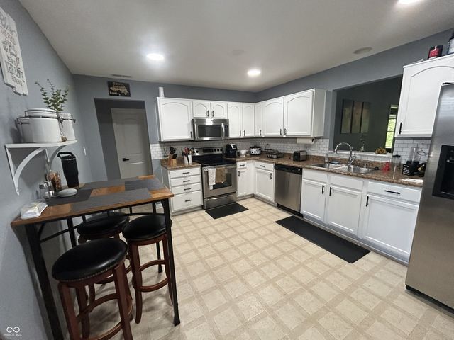 4351 Round Lake Bend, Indianapolis, IN 46234