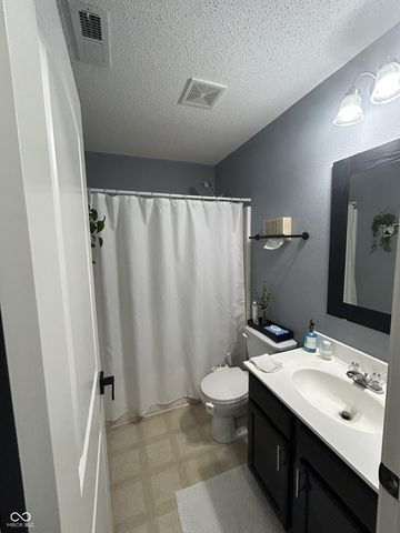 4351 Round Lake Bend, Indianapolis, IN 46234