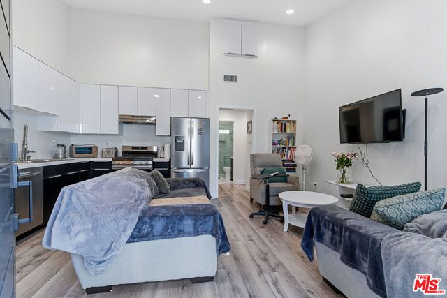 611 N Buena Vista Street, Burbank, CA 91505