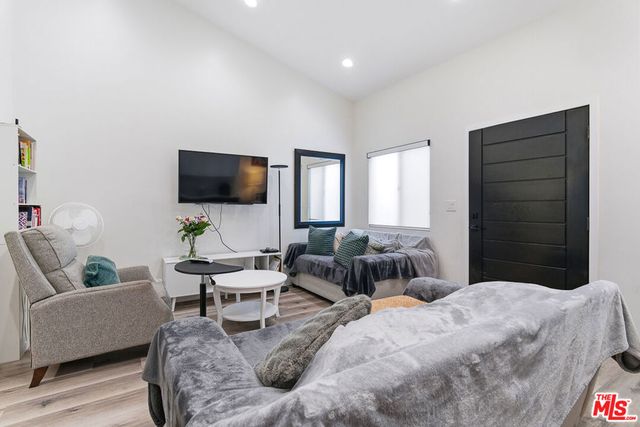 611 N Buena Vista Street, Burbank, CA 91505