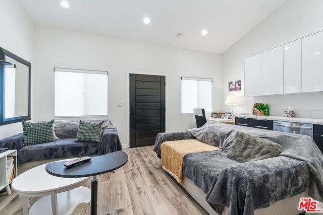 611 N Buena Vista Street, Burbank, CA 91505