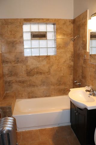 8512 S Manistee Avenue, Chicago, IL 60617