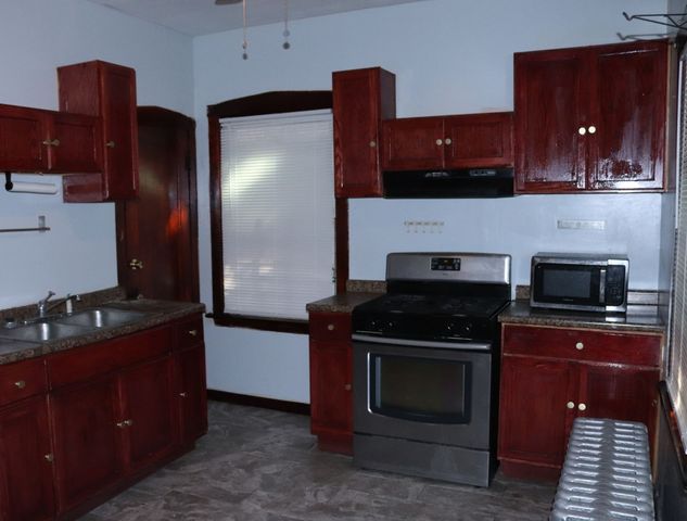 8512 S Manistee Avenue, Chicago, IL 60617