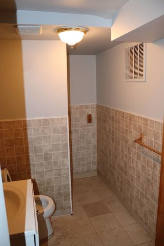 8512 S Manistee Avenue, Chicago, IL 60617