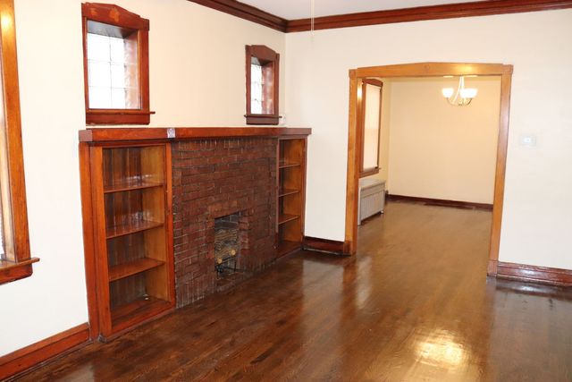 8512 S Manistee Avenue, Chicago, IL 60617