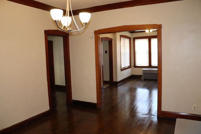 8512 S Manistee Avenue, Chicago, IL 60617