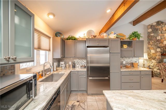 6942 Woodwalk Drive, Brecksville, OH 44141