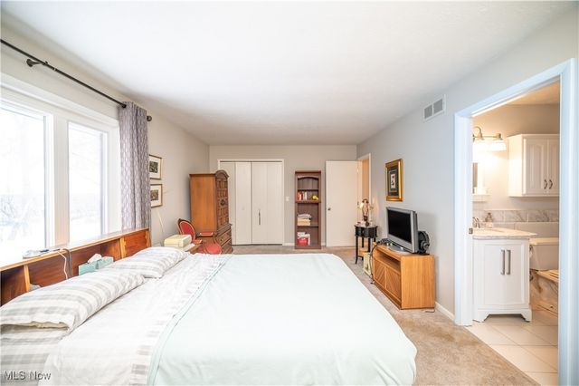 6942 Woodwalk Drive, Brecksville, OH 44141