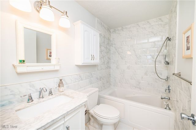 6942 Woodwalk Drive, Brecksville, OH 44141