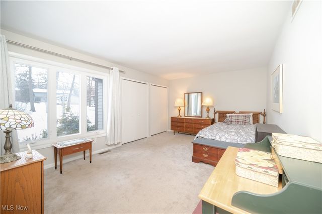 6942 Woodwalk Drive, Brecksville, OH 44141