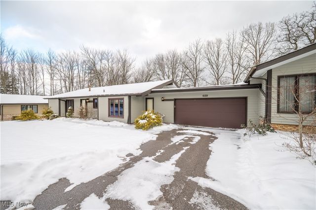 6942 Woodwalk Drive, Brecksville, OH 44141