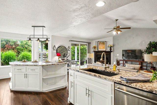 545 Diego Court, Central Point, OR 97502