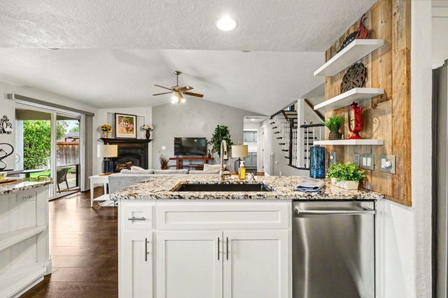 545 Diego Court, Central Point, OR 97502