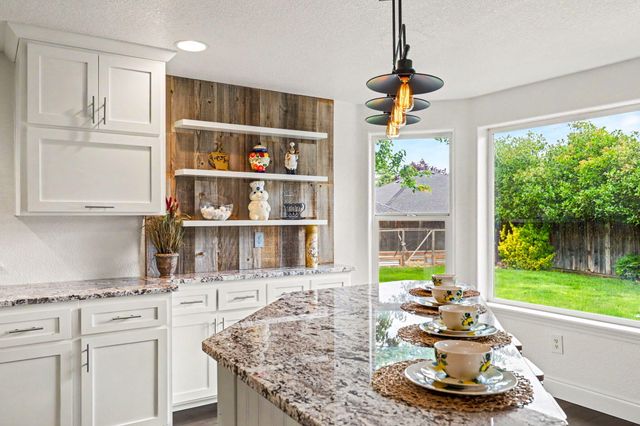 545 Diego Court, Central Point, OR 97502