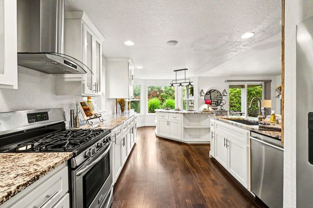 545 Diego Court, Central Point, OR 97502