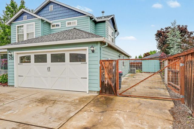 545 Diego Court, Central Point, OR 97502
