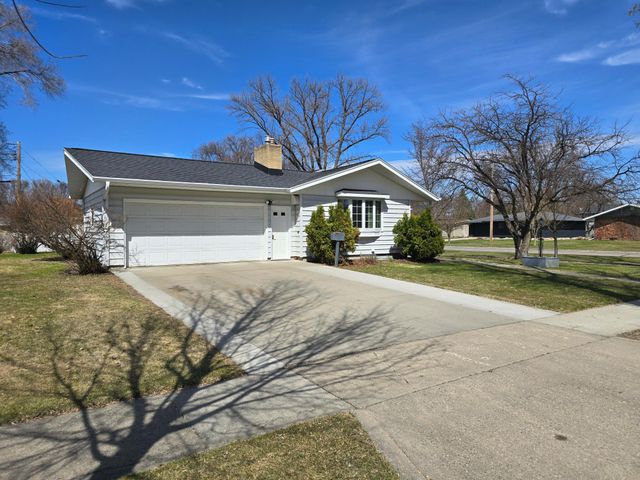 77 23rd Avenue N, Fargo, ND 58102