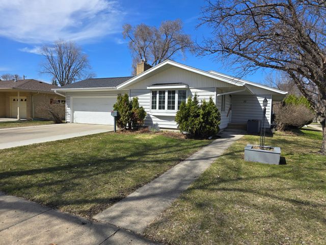 77 23rd Avenue N, Fargo, ND 58102