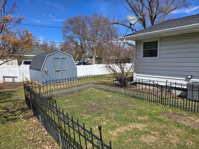 77 23rd Avenue N, Fargo, ND 58102