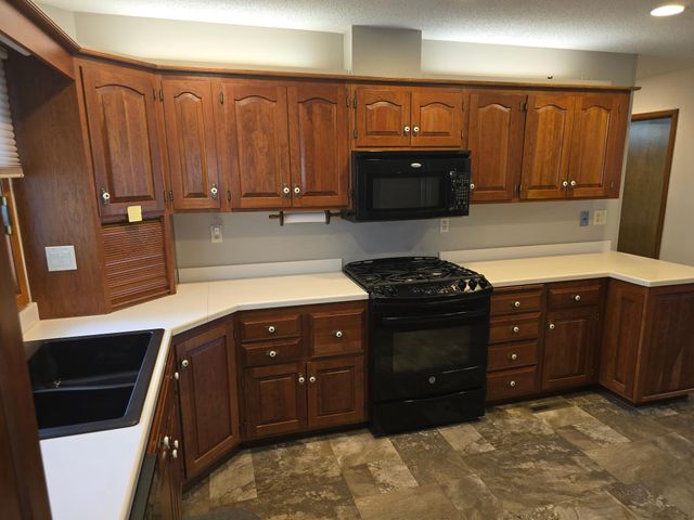 77 23rd Avenue N, Fargo, ND 58102