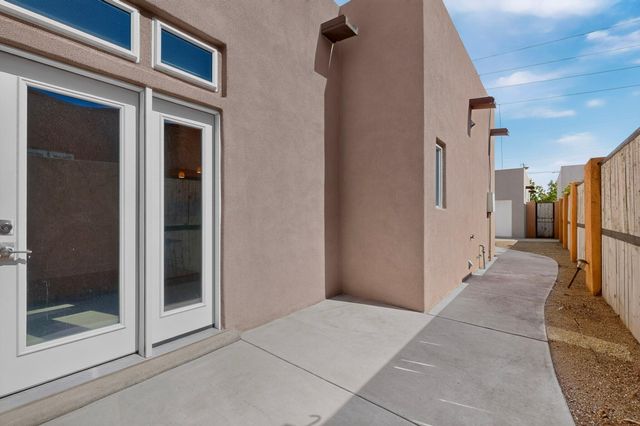506 Coal Avenue SW, Albuquerque, NM 87102