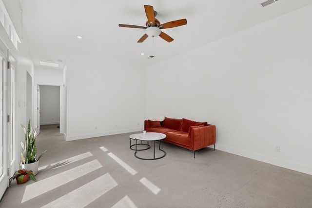 506 Coal Avenue SW, Albuquerque, NM 87102