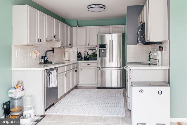 6707 CINNAMON DR, Philadelphia, PA 19128