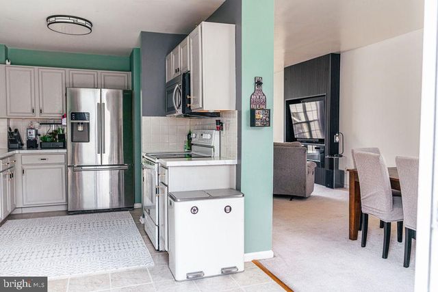 6707 CINNAMON DR, Philadelphia, PA 19128