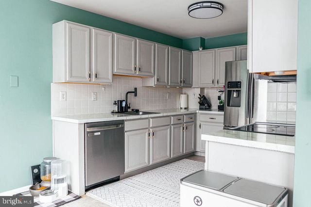 6707 CINNAMON DR, Philadelphia, PA 19128