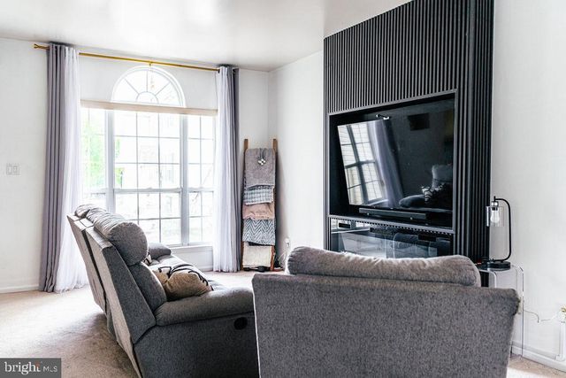 6707 CINNAMON DR, Philadelphia, PA 19128