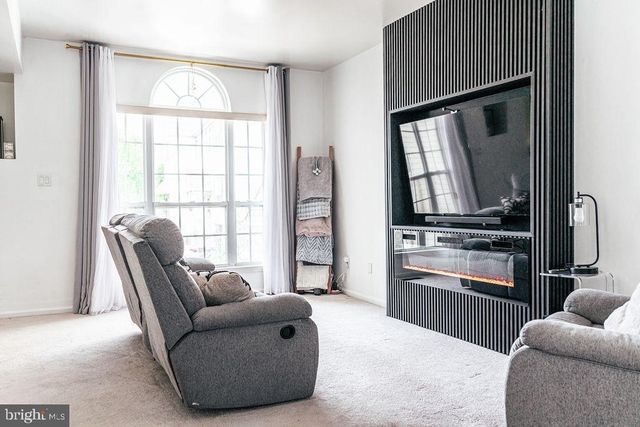 6707 CINNAMON DR, Philadelphia, PA 19128