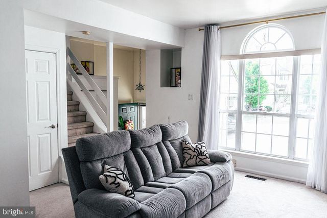 6707 CINNAMON DR, Philadelphia, PA 19128