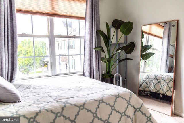 6707 CINNAMON DR, Philadelphia, PA 19128