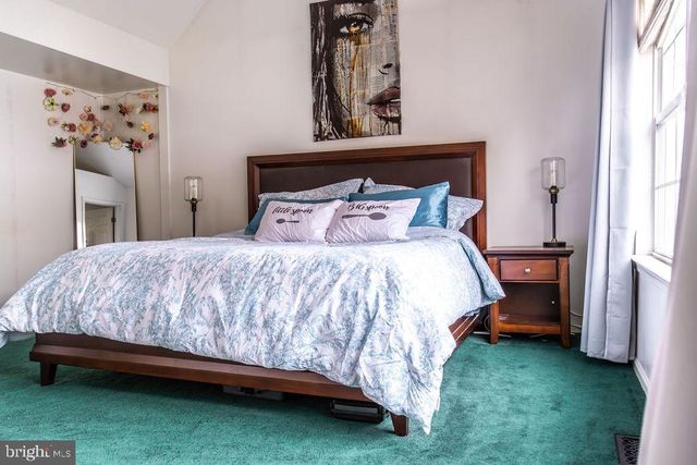 6707 CINNAMON DR, Philadelphia, PA 19128