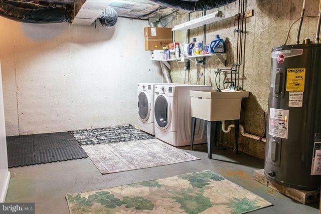 6707 CINNAMON DR, Philadelphia, PA 19128