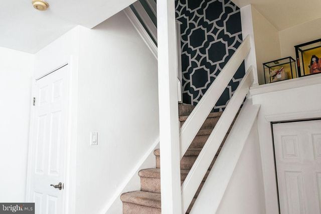 6707 CINNAMON DR, Philadelphia, PA 19128