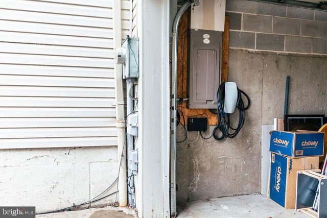 6707 CINNAMON DR, Philadelphia, PA 19128