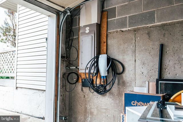 6707 CINNAMON DR, Philadelphia, PA 19128