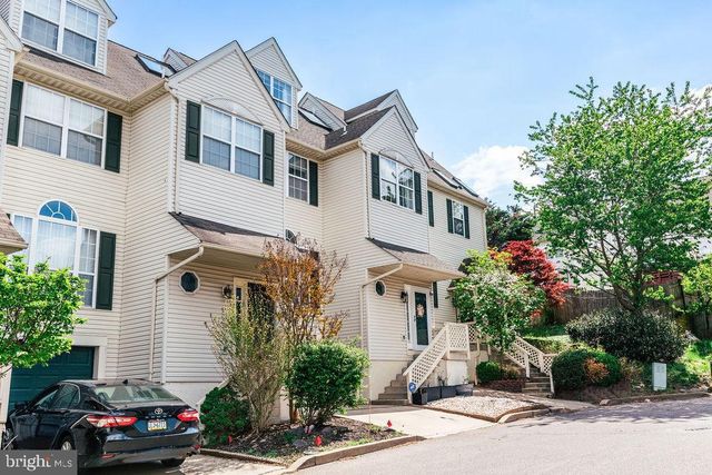 6707 CINNAMON DR, Philadelphia, PA 19128